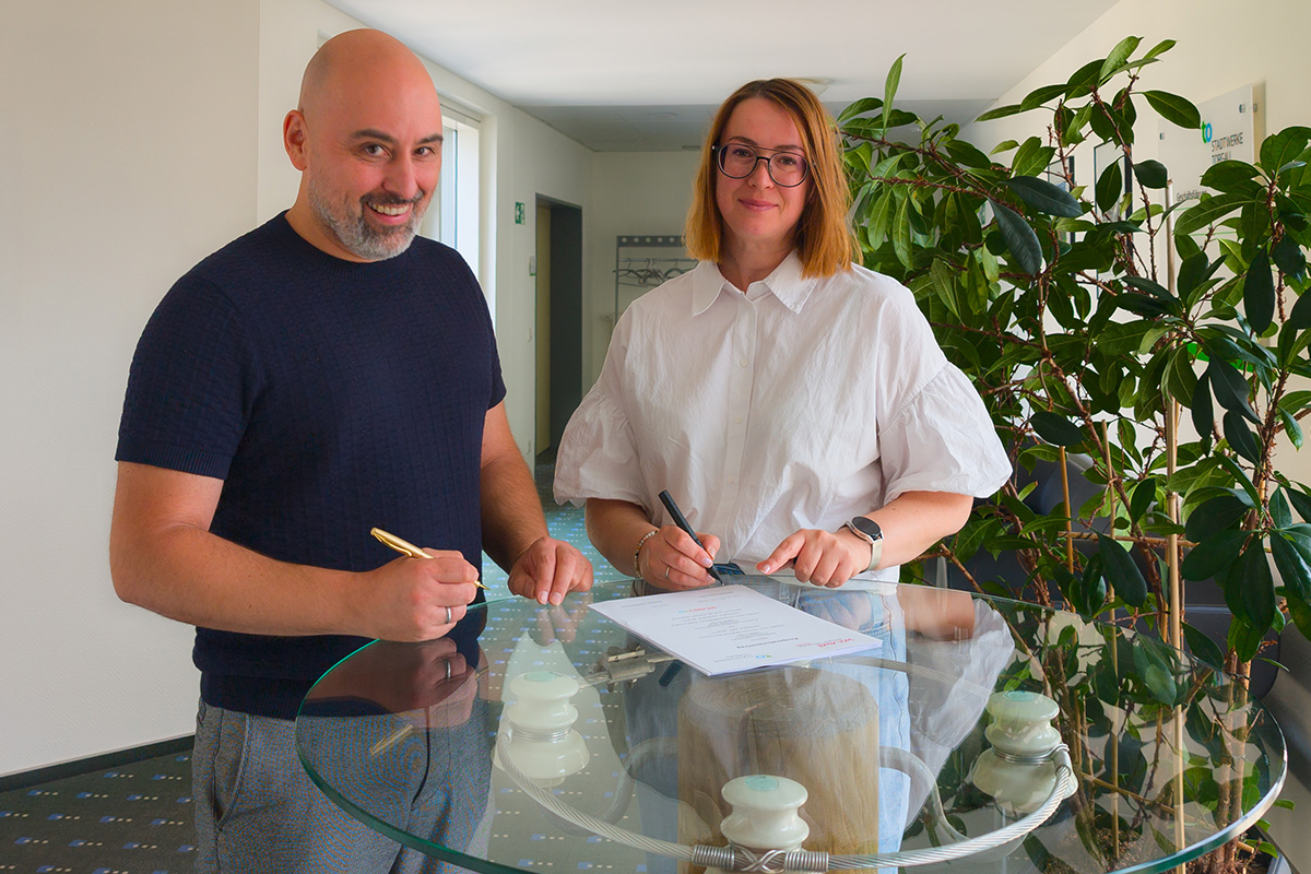 Marcus Ende (Geschäftsführer Stadtwerke Torgau) und Stefanie Kleine (Geschäftsführerin Wurzener Land-Werke Energie GmbH)